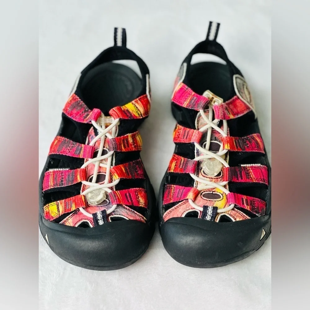 Keen Women’s Newport Retro Sandals Size 6